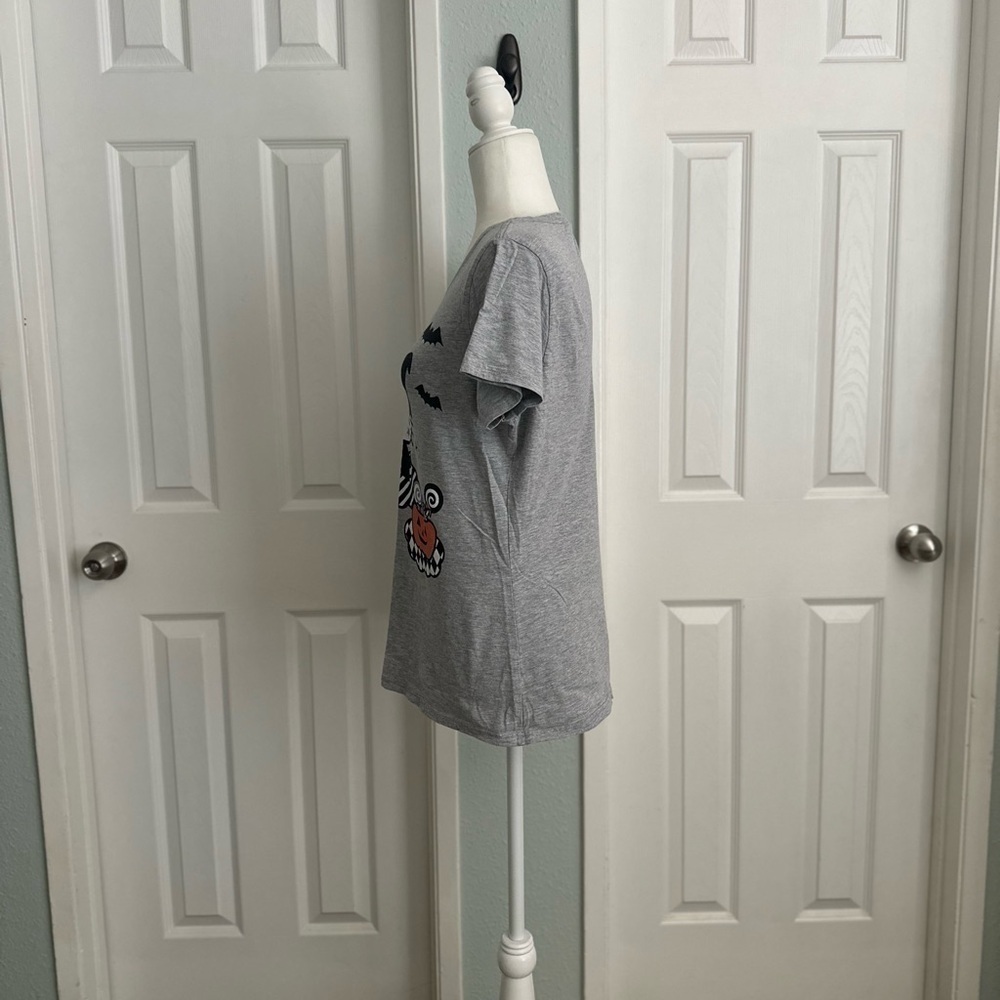 Witch Hello Kitty Halloween Tee Grey Size: Medium - Picture 4 of 6